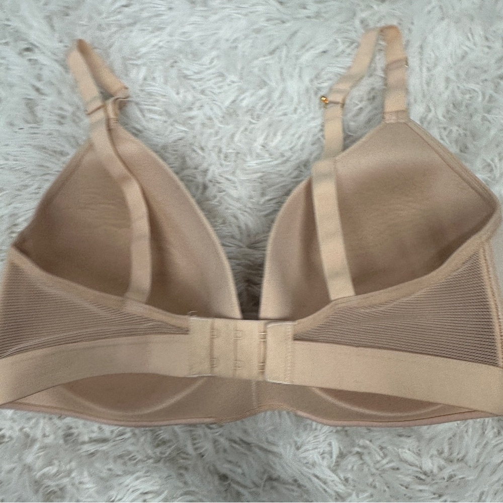 Lively Deep V No Wire Bra 36DDD Nude - Picture 2 of 6